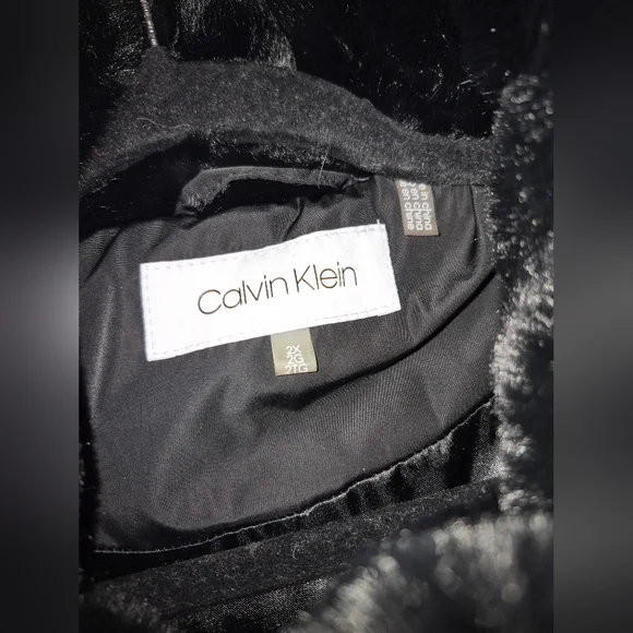 Calvin Klein Black Puffer Vest with Faux Fur Collar Size 2X, Zip Vest, LIKE NEW - Picture 4 of 5